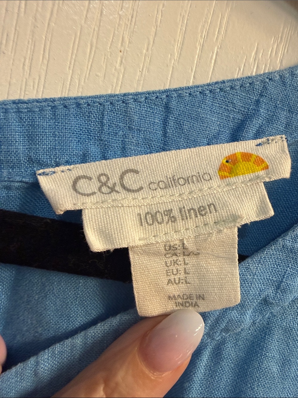 C&C California Sky Blue Linen Short Sleeve with Back Button Detail - Picture 2 of 10